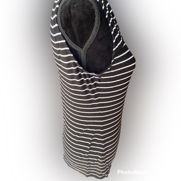 🎉2/20$Vince Camuto short-sleeve T😎 - Picture 3 of 9